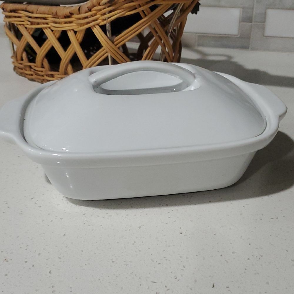 Elegant White Ceramic Casserole Dish 7 × 5.5